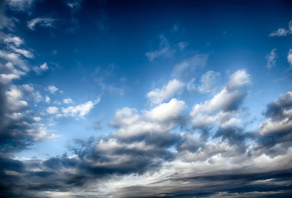 Dramáticas nubes tormentosas . — Foto de Stock