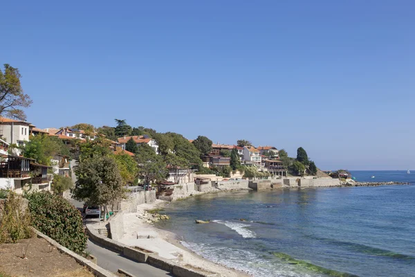 Uitzicht op de stad Oude Nessebar en de zee, Bulgarije — Stockfoto