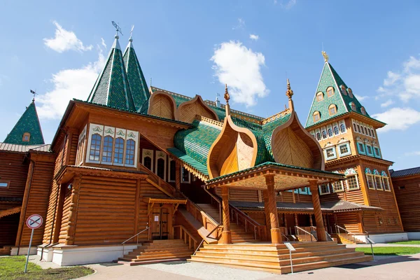 Beau palais en bois à Kolomenskoe — Photo