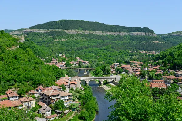 Uitzicht vanaf oude stad veliko tarnovo in Bulgarije — Stockfoto