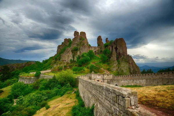 Belogradchik rochas Fortress bulwark, Bulgaria.HDR imagem — Fotografia de Stock