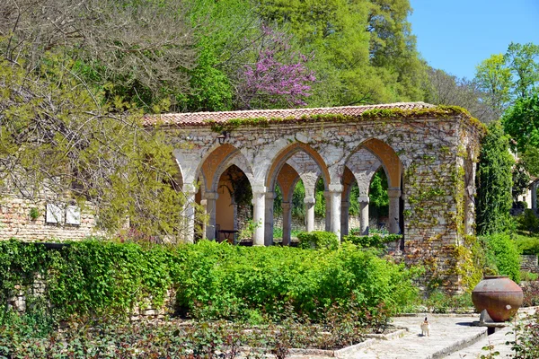 Baño romano en el patio del palacio de Balchik, Bulgaria —  Fotos de Stock