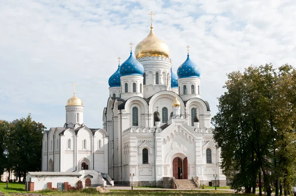 Grandes monasterios de Rusia. Ugresha. — Foto de Stock