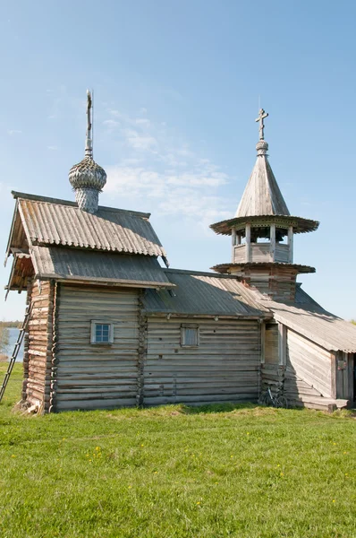 Igrejas de madeira na ilha Kizhi no lago Onega, Rússia — Fotografia de Stock