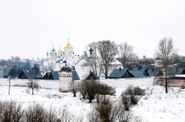 El invierno. Iglesias del centro histórico en Rusia, Suzdal —  Fotos de Stock