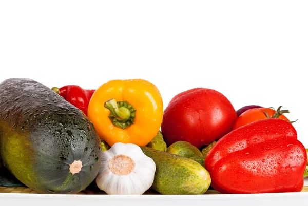 Courgette courgette, paprika en tomaten geïsoleerd op witte achtergrond — Stockfoto