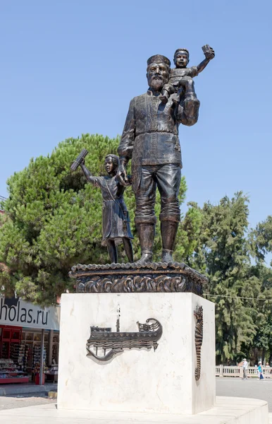 Saint Nicholas statue, Lycia, Myra, Turkey. Statue of San Nicholas near famous church of Saint Nicholas. — Stock Photo, Image