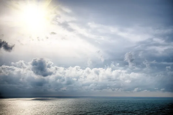 Storm på havet efter ett regn. HDR-bild — Stockfoto