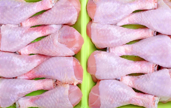 Fresh chicken legs on the retail tray. Isolated on a white — Stock Photo, Image