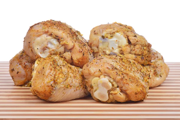 Raw chicken drumstick marinated in herbs and spices — Stock Photo, Image