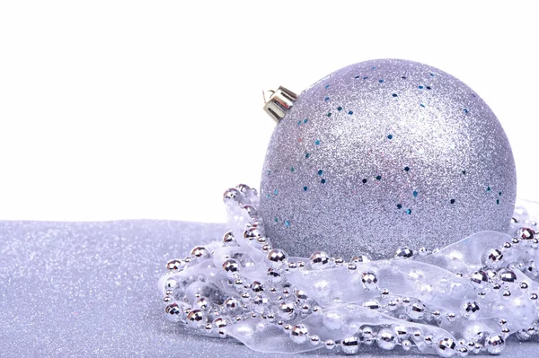 クリスマス ボールの白い背景で隔離の背景 — ストック写真