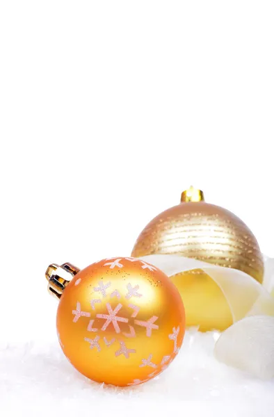 Joulun tausta pallot eristetty valkoisella taustalla — kuvapankkivalokuva