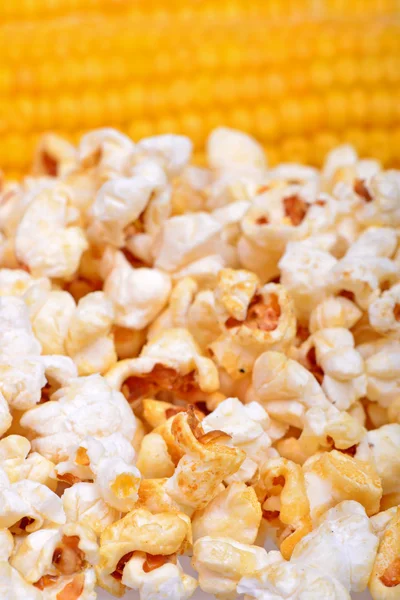 Sweet corn and popcorn — Stock Photo, Image