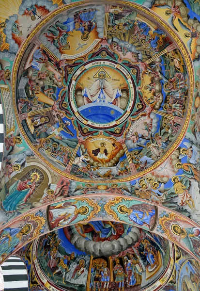 Настенная живопись в церкви Рильского монастыря. Монастырь является крупнейшим в Болгарии — стоковое фото