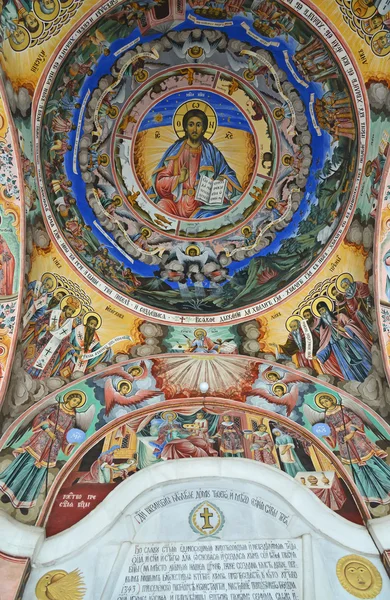 Pintura mural en la iglesia del Monasterio de Rila. El monasterio es el más grande de Bulgaria — Foto de Stock