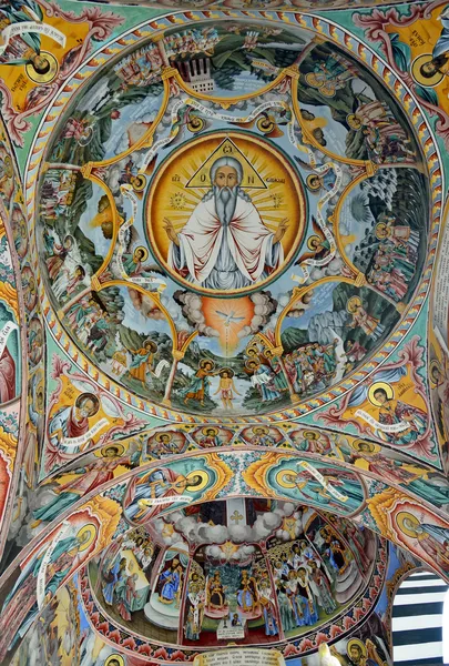 Настенная живопись в церкви Рильского монастыря. Монастырь является крупнейшим в Болгарии — стоковое фото