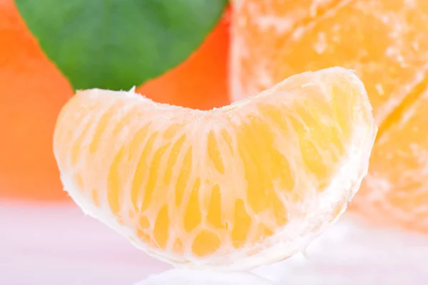 Closeup de tangerina ou mandarina descascada — Fotografia de Stock