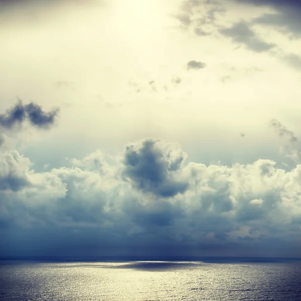 복고풍 효과와 극적인 하늘 — 스톡 사진