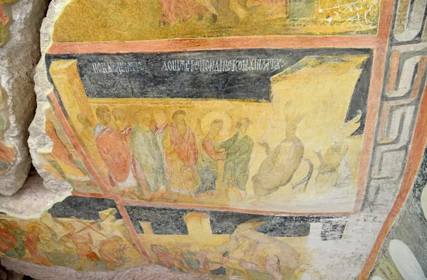 Fresco's in rotskerken van ivanovo in de vallei van de rivier de roussenski lom, unesco wereld erfgoed site — Stockfoto