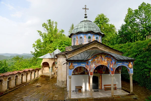 Bulgaristan'ın gabrovo yakınındaki ünlü sokolski Manastırı — Stok fotoğraf