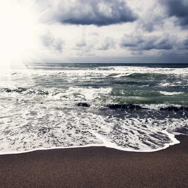 Himlen med moln över havet — Stockfoto