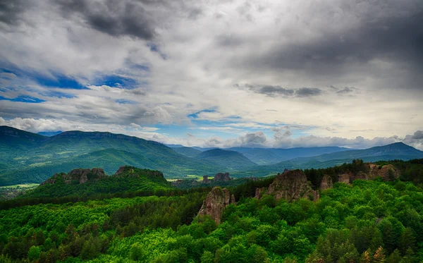 Красивый вид - феномен белоградчиковых пород, болгария.HDR изображение — стоковое фото