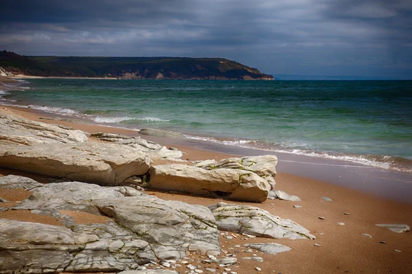 Praia de areia vazia perto do mar. Imagem HDR — Fotografia de Stock