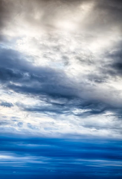 Cielo colorido con fondo de nubes. Imagen HDR — Foto de Stock