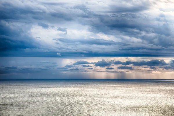 Colorful sky with clouds and sea as background. HDR image — Stock Photo, Image