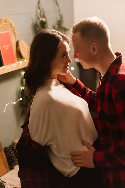 Love Christmas Couple Proposal Concept Happy Man Giving Diamond Engagement — Stock Photo, Image