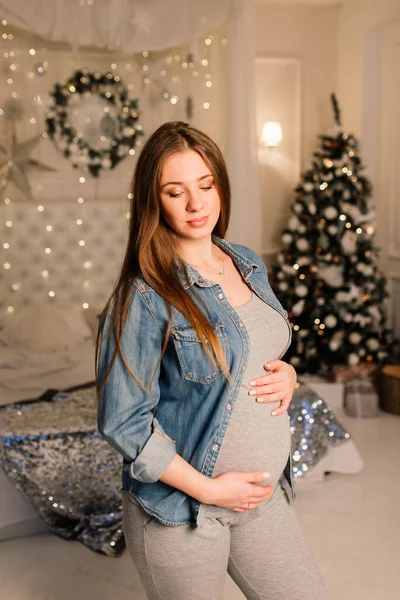Close Happy Smiling Pregnant Woman Touching Her Belly Christmas Tree — Stock Photo, Image