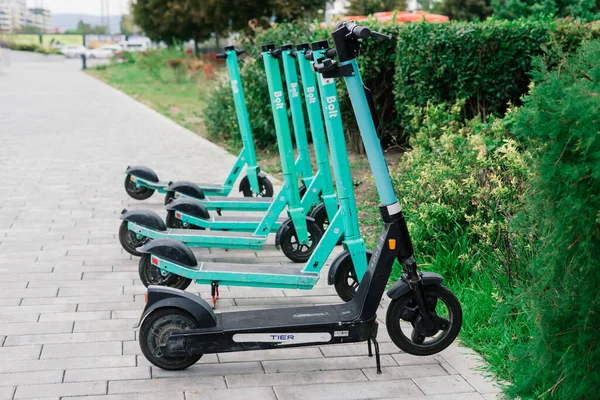 Bratislava Eslovaquia 2021 Kickboard Eléctrico Alquiler Público Estacionamiento Scooters Una — Foto de Stock