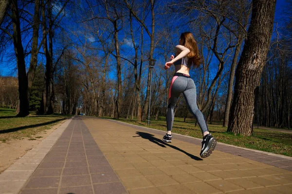 Mulher Corredores Exercício Matinal Ela Usa Uma Máscara Nasal Proteção — Fotografia de Stock