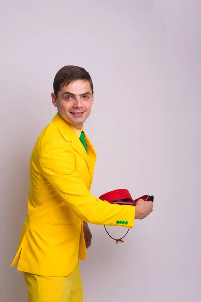 Retrato Feliz Empresario Confiado Traje Amarillo Corbata Aislado Sobre Fondo — Foto de Stock