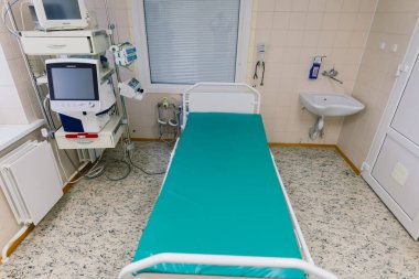 Bratislava, Slovakya - 06.02.2021. Yeni iç mekan ve ekipmanlı boş ameliyathane manzarası