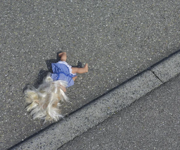 Lalka na ulicy — Zdjęcie stockowe