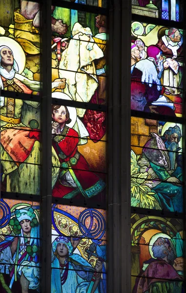 Окно церкви в Праге — стоковое фото