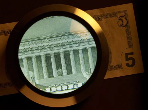 ドルと拡大鏡 — ストック写真