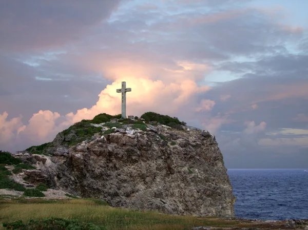 Croix au sommet de la montagne — Photo