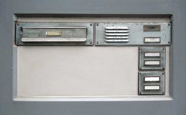 Rundown doorbell plate — Stock Photo, Image