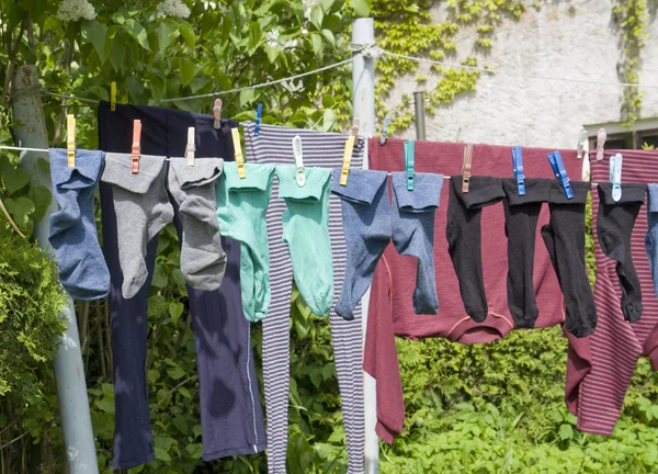 Clothesline e vestiti — Foto Stock