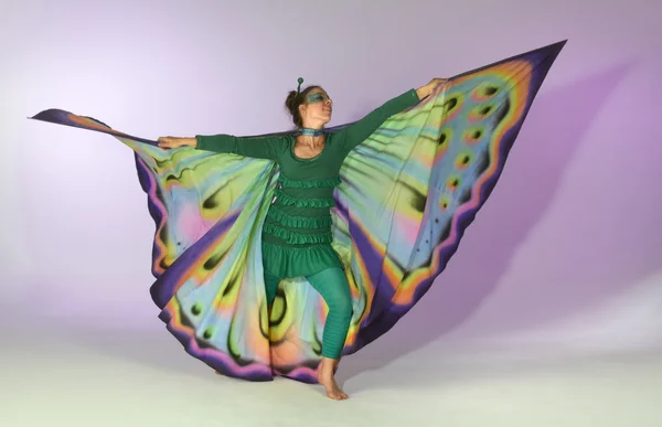 Bailando mariposa mujer — Foto de Stock