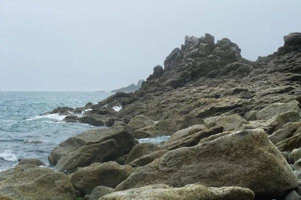 Kayalık sahil detay — Stok fotoğraf