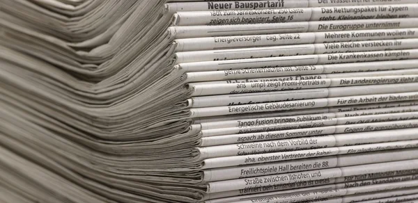 Viele Zeitungen — Stockfoto