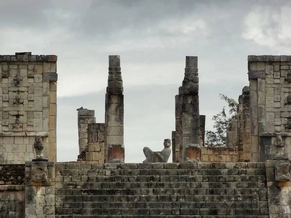 Tempel van de krijgers detail in Chichén Itzá — Stockfoto