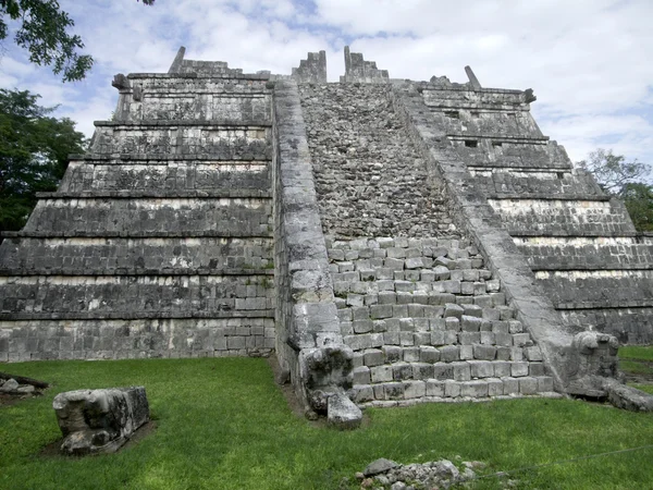 Passo-pirâmide em Chichen Itza — Fotografia de Stock