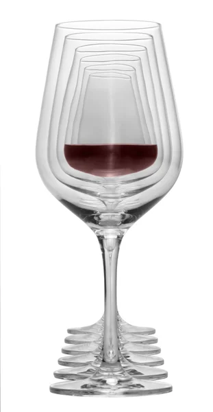 줄을 지어 놓은 와인 잔 — 스톡 사진