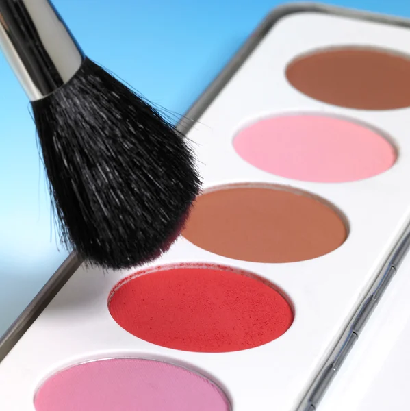Make-up färger och borste — Stockfoto