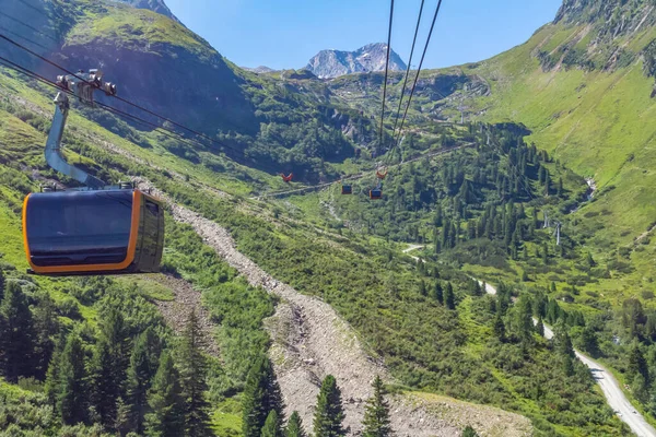 Alpine Scene Med Gondol Elevator Omkring Stubaital Distrikt Tyrol Østrig - Stock-foto