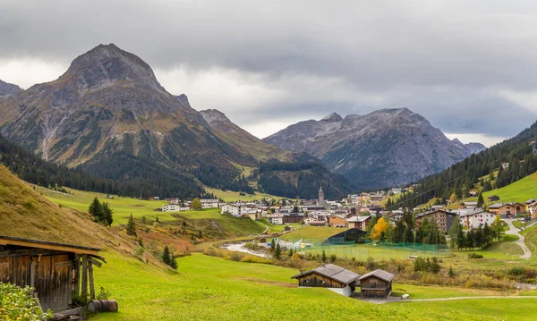 รอบ Lech Arlberg ในเขต Bludenz ในออสเตร — ภาพถ่ายสต็อก